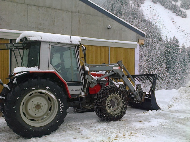 DENEIGEMENT DE LA COUR DU BATIMENT WR2014